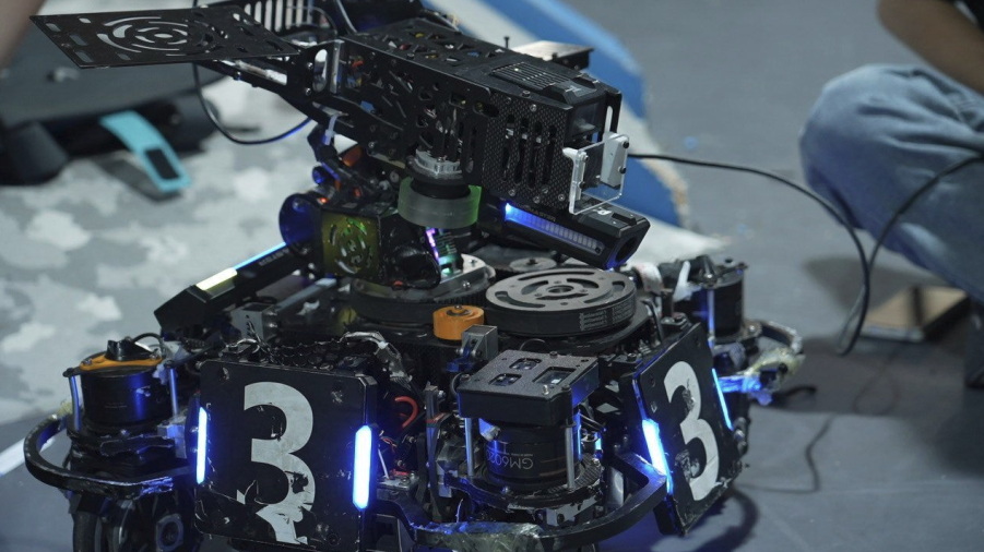 全舵步兵机器人